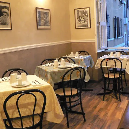 Giovine Italia Couette-café